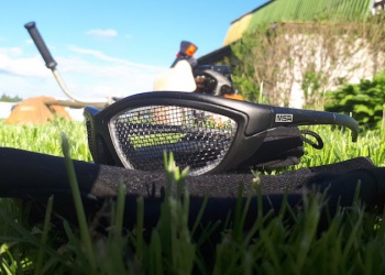 СИЗ газонокосильщика на даче