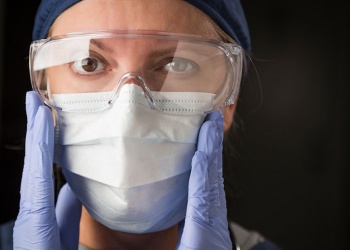 Медики получают травмы, но СИЗ всё равно не носят