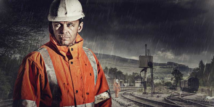 Как избежать переохлаждений и оставаться заметным при работе на улице в сумерках