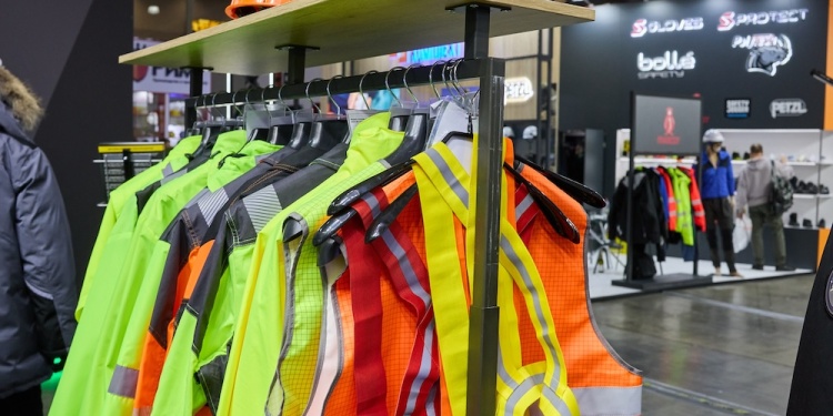 Российские поставщики спецодежды и СИЗ