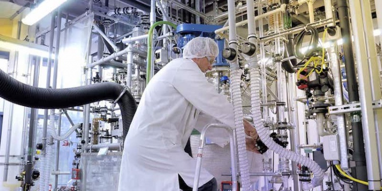 Химия и охрана труда: проблемы безопасности на химических производствах России