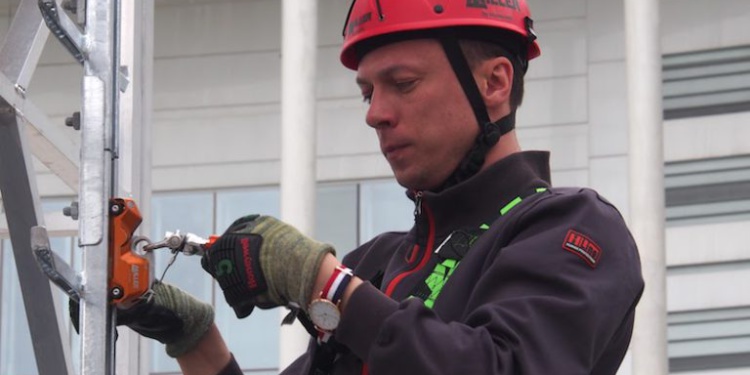 Менеджер Honeywell отмечает 40-летний юбилей 💐