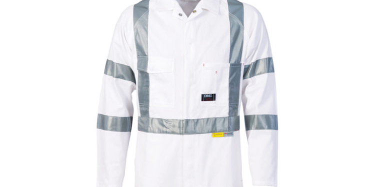 В Австралии дорожных рабочих одевают в белое