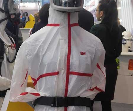 Экспонаты светятся и защищают