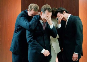 Минтруд напомнил госслужащим о запрете на подарки