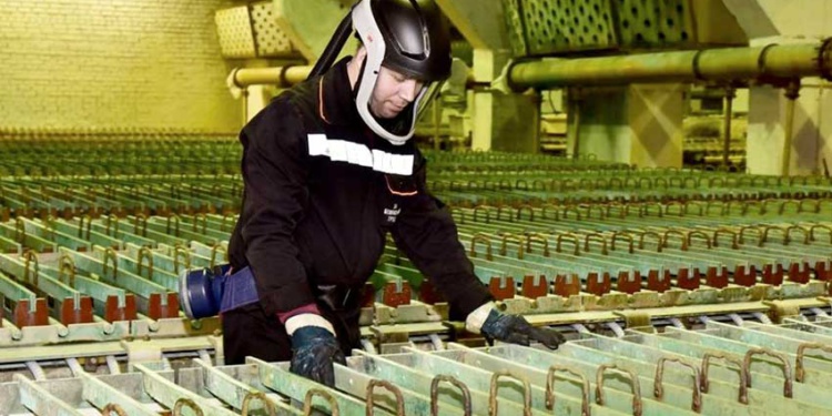 Кольская горно-металлургическая компания за год потратила на СИЗ 300 млн руб