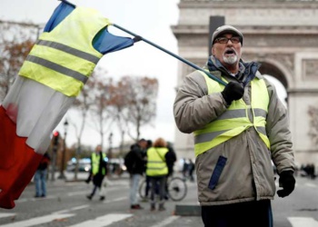 «Московский комсомолец» назвал желтые жилеты спецодеждой года