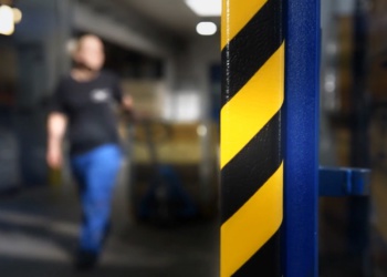 Защитный профиль на магнитах