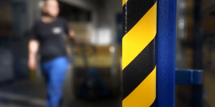 Защитный профиль на магнитах