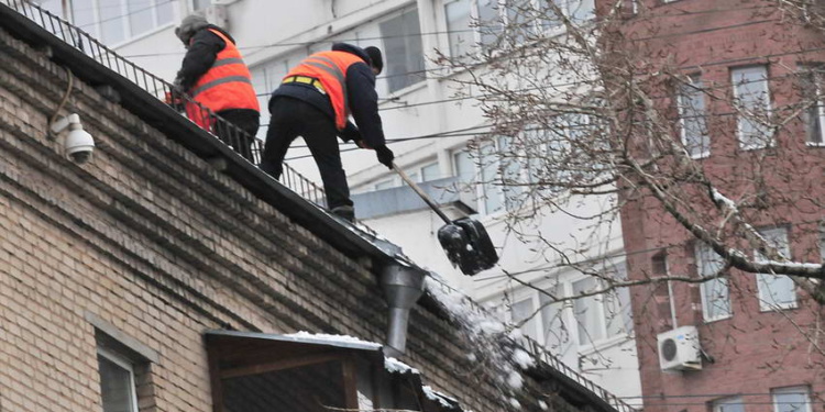 011 уборка снега на крышах