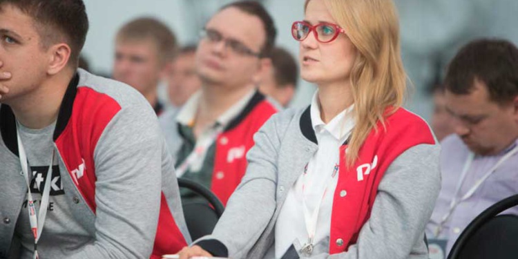 «РЖД» оденет сотрудниц в адаптированную женскую спецодежду