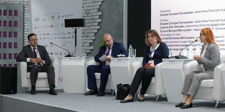 Топилин: Улучшение условий труда – вклад в увеличение продолжительности жизни