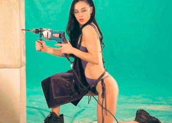 сотрудницам «Белмаша» разрешили работать в купальниках