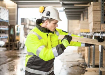 Не остаться незамеченным: «Линдстрем» запускает в России аренду сигнальной одежды