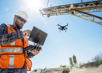 дрон слетает