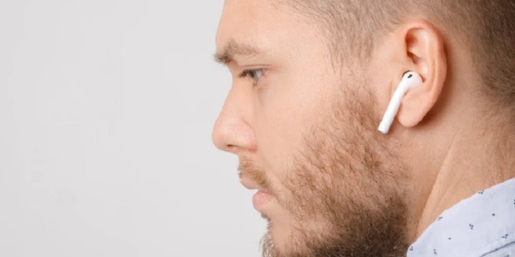 Политика OSHA относительно наушников на работе: не запрещено, но не рекомендуется