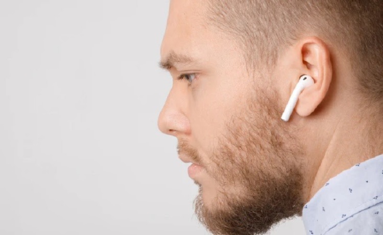 Политика OSHA относительно наушников на работе: не запрещено, но не рекомендуется