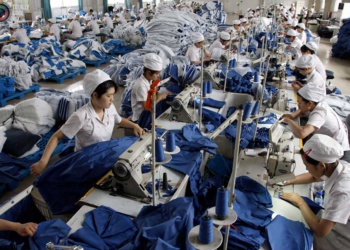В КНР отмечено снижение доходов швейной отрасли. Поможет ли это российским производителям спецодежды?