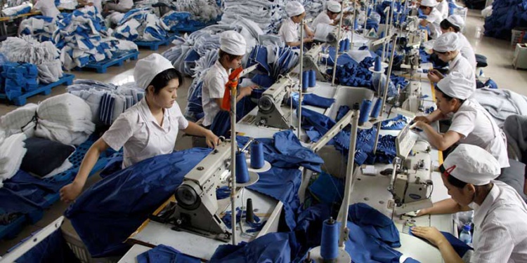 В КНР отмечено снижение доходов швейной отрасли. Поможет ли это российским производителям спецодежды?