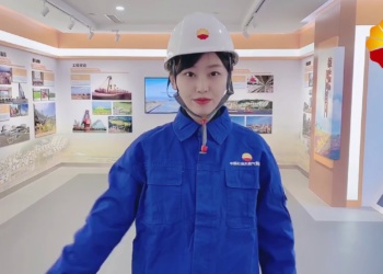 Рабочие моды по-китайски: CNPC выпустила видео с девушкой и спецодеждой