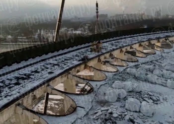 «Фонтанка» засняла гибель сварщика при обрушении СКК «Петербургский». Осторожно! Тяжелое видео. 16+