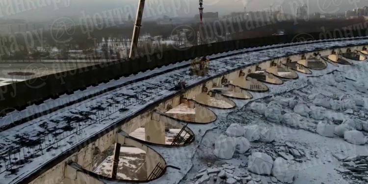 «Фонтанка» засняла гибель сварщика при обрушении СКК «Петербургский». Осторожно! Тяжелое видео. 16+
