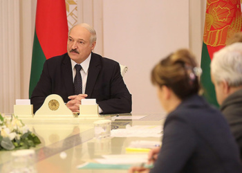 Президент Беларуси поручил за неделю наладить производство респираторов