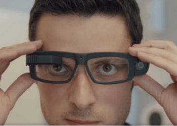 Представлены первые защитные очки, совместимые с айфоном