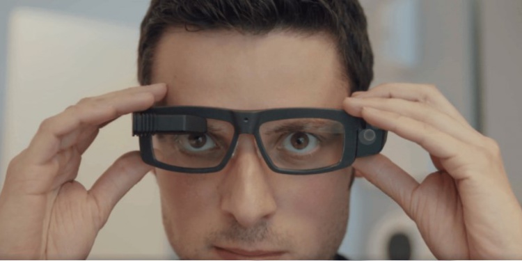 Представлены первые защитные очки, совместимые с айфоном