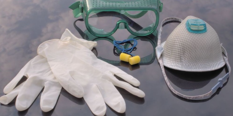 Маски включены в список товаров первой необходимости. СИЗ – исключены