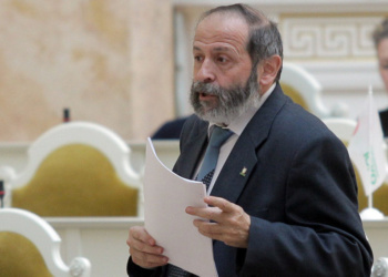 Губернатора СПб попросили объяснить, почему средства защиты лежат на складах, когда врачам их не хватает