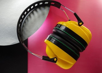 РОСОМЗ ввел в ассортимент наушники со стальным оголовьем