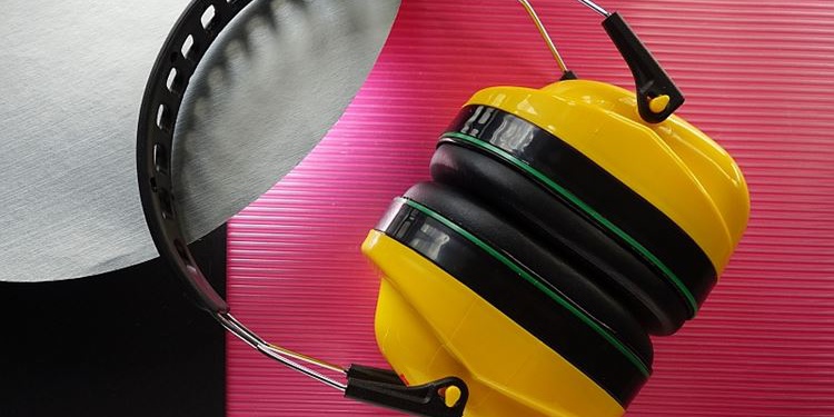 РОСОМЗ ввел в ассортимент наушники со стальным оголовьем