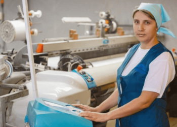 Минпромторг: Предприятия легпрома получают регистрационные удостоверения на медизделия и перепрофилируются на выпуск СИЗ