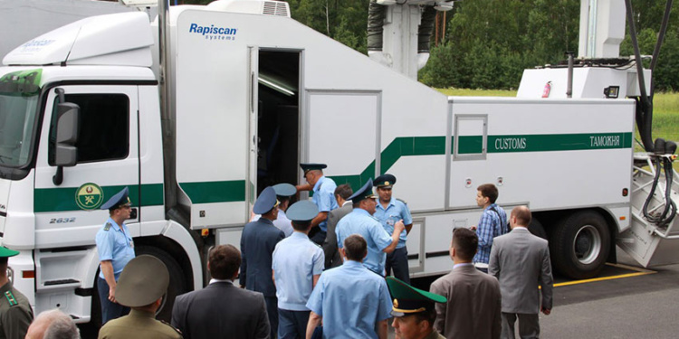 Мобильные группы ФТС проверят маркировку обуви на границах с Казахстаном и Белоруссией