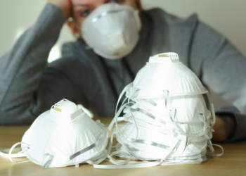 Респиратор с сенсором определяет заразившегося COVID-19