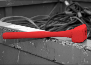 Работаешь на высоте? Закрепи инструмент!