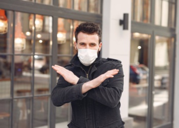 Мантуров: Падение потребления масок – вызов для предприятий, которые раскрутили свое производство