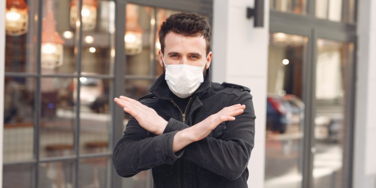 Мантуров: Падение потребления масок – вызов для предприятий, которые раскрутили свое производство