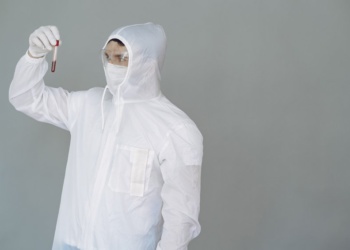 Петербургское УФАС возбудило дело из-за закупки защитных костюмов на 1 млрд руб.