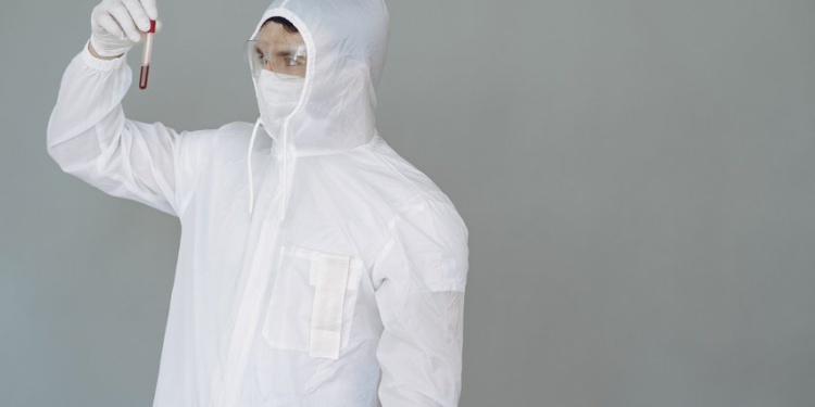 Петербургское УФАС возбудило дело из-за закупки защитных костюмов на 1 млрд руб.