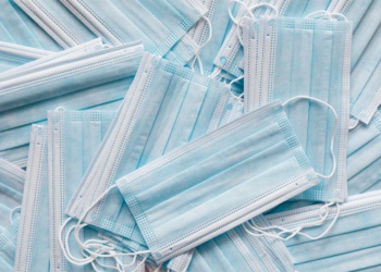 Ученые предупреждают о новой опасности одноразовых масок