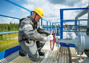 НК «Роснефть» объявила конкурс на закупку 1 млн пар рабочей обуви