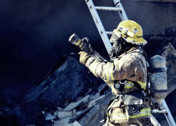 каска шлем пожарный