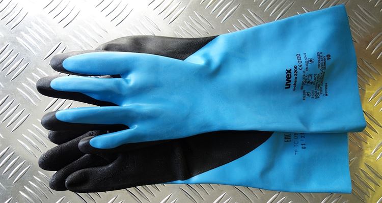 Новинки перчаток Uvex от химических рисков