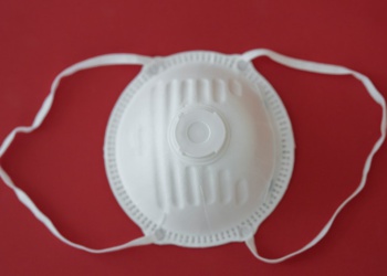 СИЗ инвест снизил цену респиратора сразу на 20%