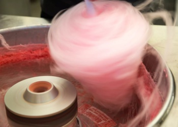 Физик из Японии заставил машину для сахарной ваты делать фильтры для респираторов