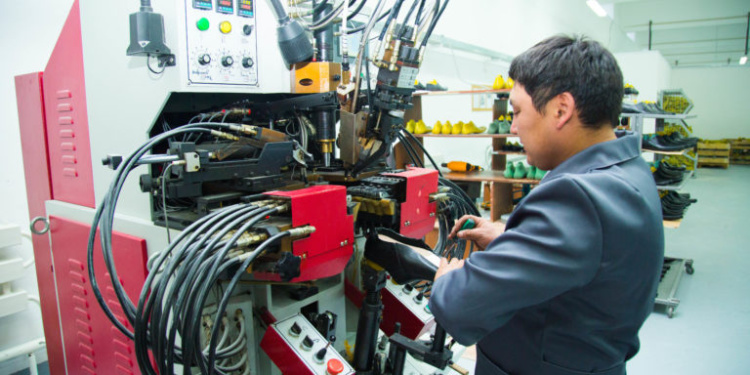 ТОО «Обувная фабрика «Samhat»