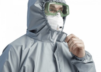 Много – не мало: разбираем плюсы многоразовых защитных комбинезонов с БАСК