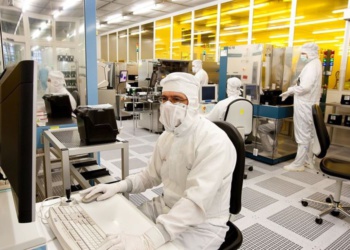 Насколько важен выбор защитной одежды для чистых помещений?